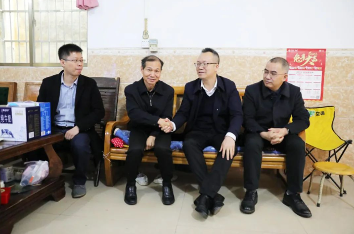 【名医有约】威尼斯vns08866领导慰问返聘老专家刘相朝主任医师