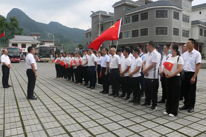 【党史学习教育】学习拔群精神、走好新时代长征路 ——威尼斯vns08866开展“打卡红色教育基地 传承红色基因”专题培训活动